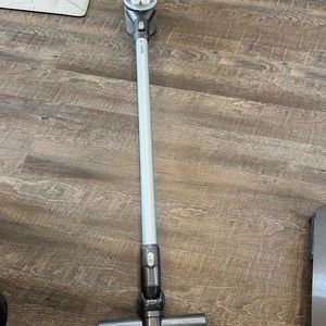 Dyson V6